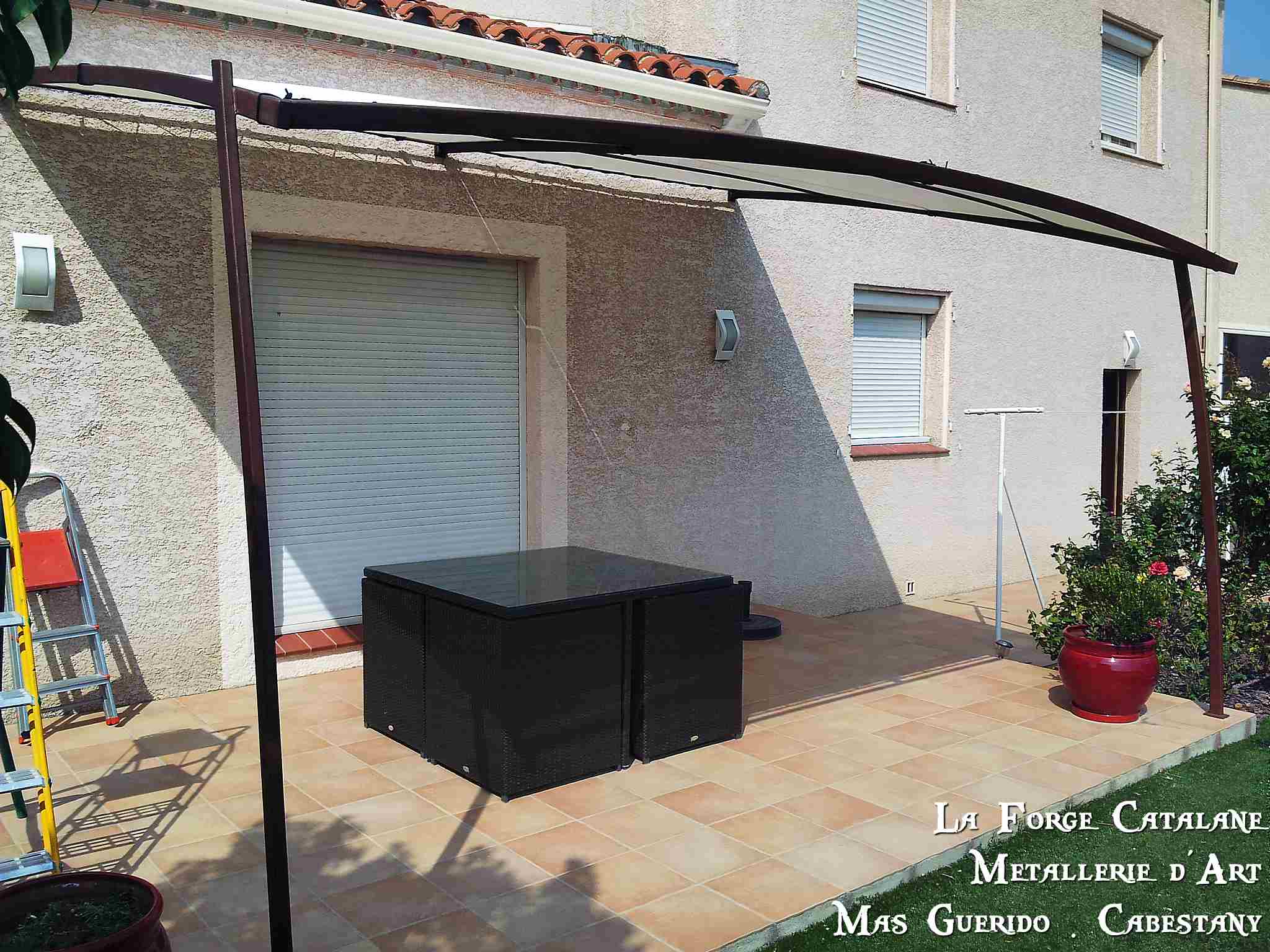 pergola tube cintree moderne SOLTIS fer Forge Catalane Cabestany.jpg